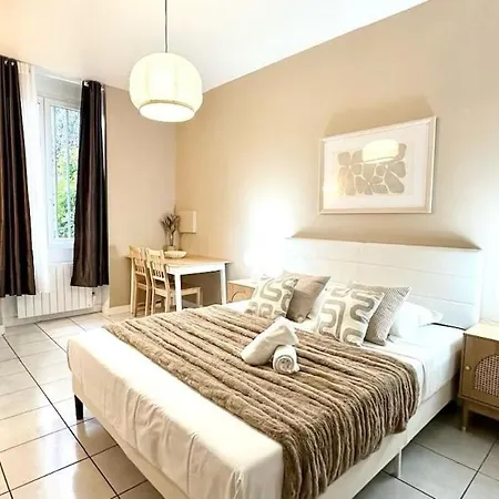 Apartman Croix Barret - - 8th *